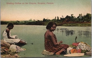 Postal de mujer vintage GORGONA, Panamá "lavado de ropa en el río Chagres" - Imagen 1 de 2