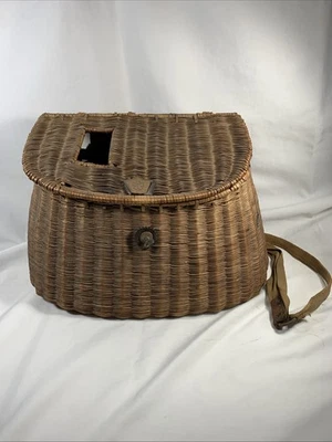Cesta de pesca de sauce dividida tejida vintage correas de cuero y cierre de pescado Foto 1 de 4