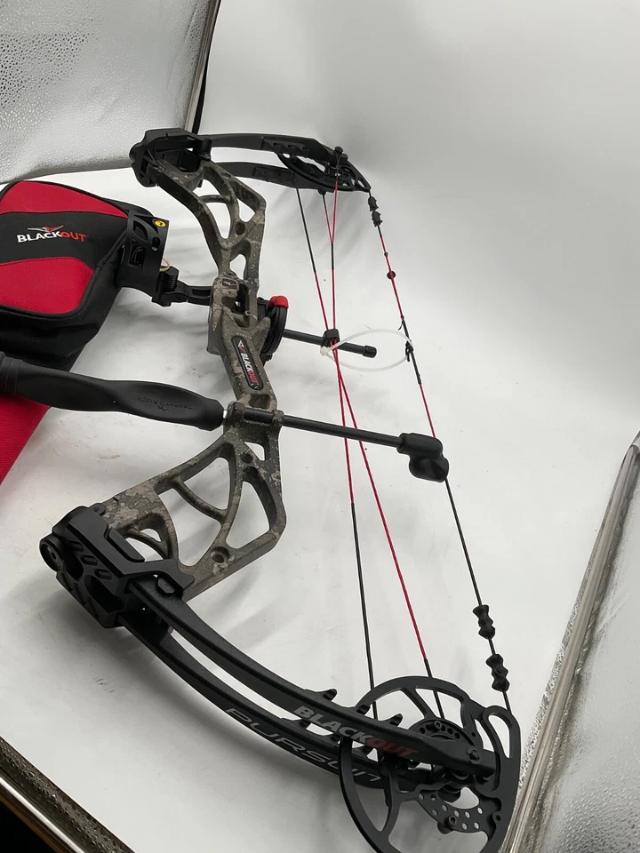 NICE 👍Bear blackout pursuit compound bow black/red 70Lb - Image 1 of 4