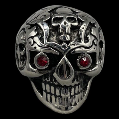 Anello teschio skull uomo color argento,acciaio inox con pietre rosse agli occhi - Immagine 1 di 4