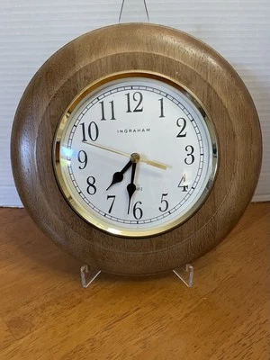 "Reloj de pared de cuarzo Ingraham 9"" de colección marco de madera marrón probado y funcionando"  Foto 1 de 4
