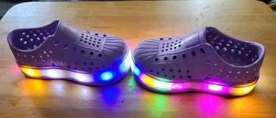 Zapatos para niños iluminados impermeables sin cordones talla 8 púrpura claro unisex Foto 1 de 4