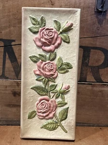 Vintage MCM Blumenmuster Keramikform handbemalt Wandkunst Plakette rosa Rosen - Bild 1 von 5