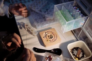 Advanced Customization Crystal Jewelry Beaded Bracelet. - Picture 1 of 7