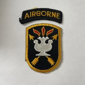 US ARMY JOHN F KENNEDY SPECIAL WARFARE CENTER W/ AIRBORNE TAB PATCH SET - NOS - Picture 1 of 2