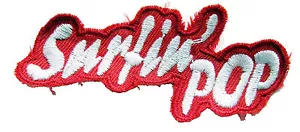 Parches bordados Surfin Pop rojo coser parche insignia insignias 4 x 8,5 cm logotipo P229 - Imagen 1 de 3