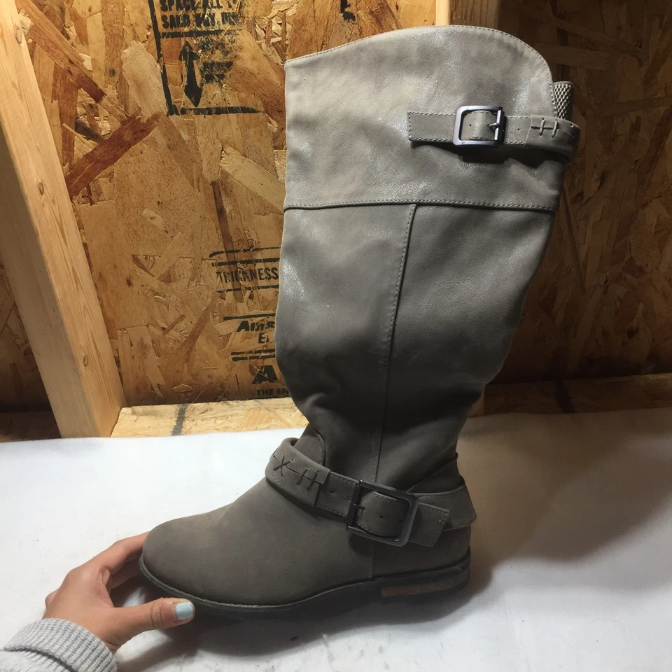 NUEVAS Botas Torrid Hasta la Rodilla Para Mujer 6.5W Gris Puntada Hebilla Plana Western Foto 1 de 1