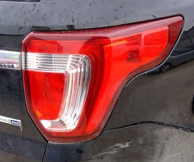 Luz trasera derecha para pasajero Ford Explorer 2016-19 sin equipamiento policial Foto 1 de 4