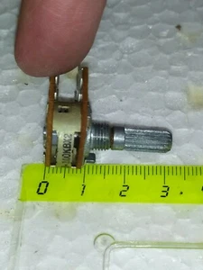 Potentiometre 2x 100 K ohm Log axe 6 mm prise physiologique 40 k ALPS PN106 - Imagen 1 de 6