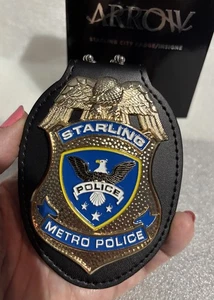 DC Green Arrow Starling City Badge/Insigne Includes Leather Mount And Chain. - Picture 1 of 6