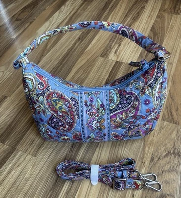 NUEVO CON ETIQUETAS Vera Bradley Frannie Media Luna Bandolera Edredón Provenza Paisley Cartera Foto 1 de 4