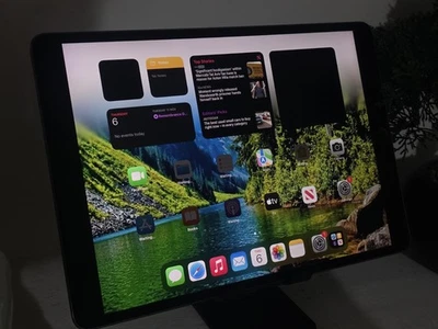 Apple iPad Air (3rd Generation) 256GB, Wi-Fi & Cellular - 10.5in - Space Grey - Image 1 of 4