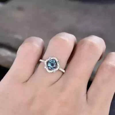 Anillo de piedras preciosas de alejandrita que cambian de color natural de 2,50 quilates de oro blanco sólido de 14 k Foto 1 de 4