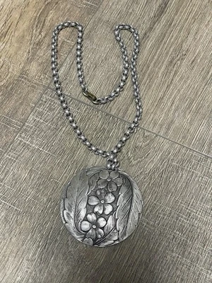 "Collar medallón floral de peltre prensado de colección cadena tono plata flor del pensamiento 20""" Foto 1 de 4