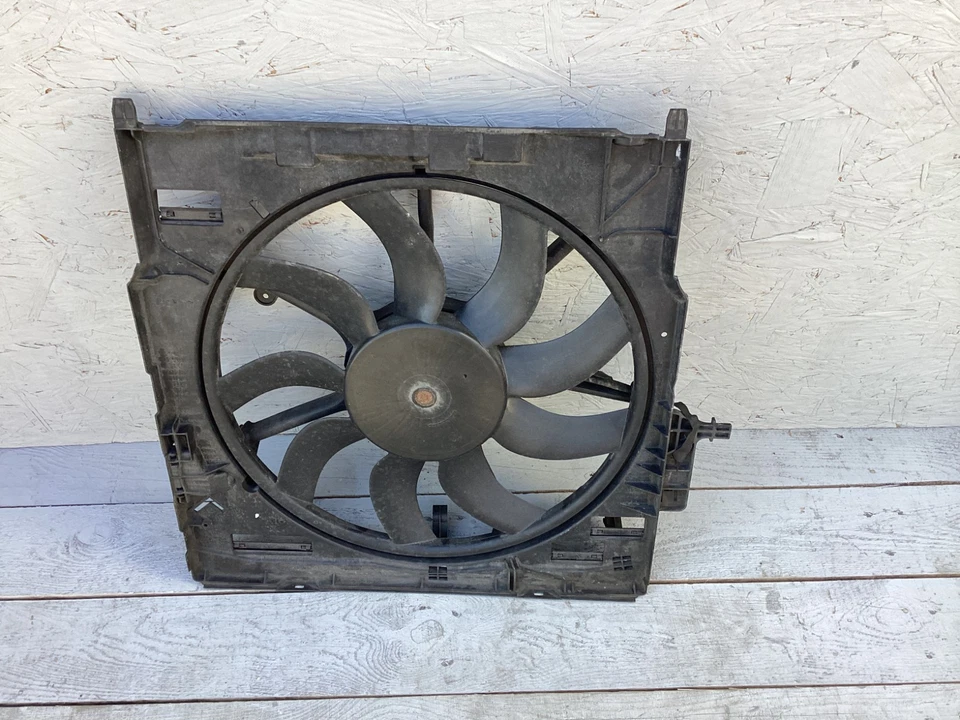 Ventilador de refrigeración eléctrico del motor del radiador delantero BMW X5 2014-2018 con cubierta de carcasa OEM Foto 1 de 4