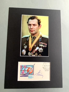 GERMAN TITOW  (†2000) Astronaut signed Passepartout 20x30 Autogramm - Picture 1 of 2