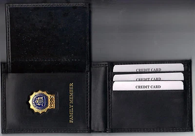 Carteira mini pin número aleatório cartão de crédito membro da família detetive 1 polegada - Imagem 1 de 2