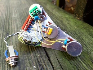 Strat Solderless Harness Strat-O-Tele wiring 4/w Switch Middle Pickup blend  - Picture 1 of 2