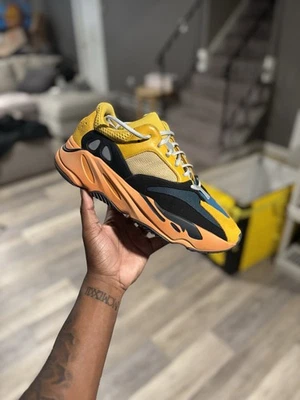 Adidas Yeezy Boost 700 Sun tamanho 10M usado - Imagem 1 de 4