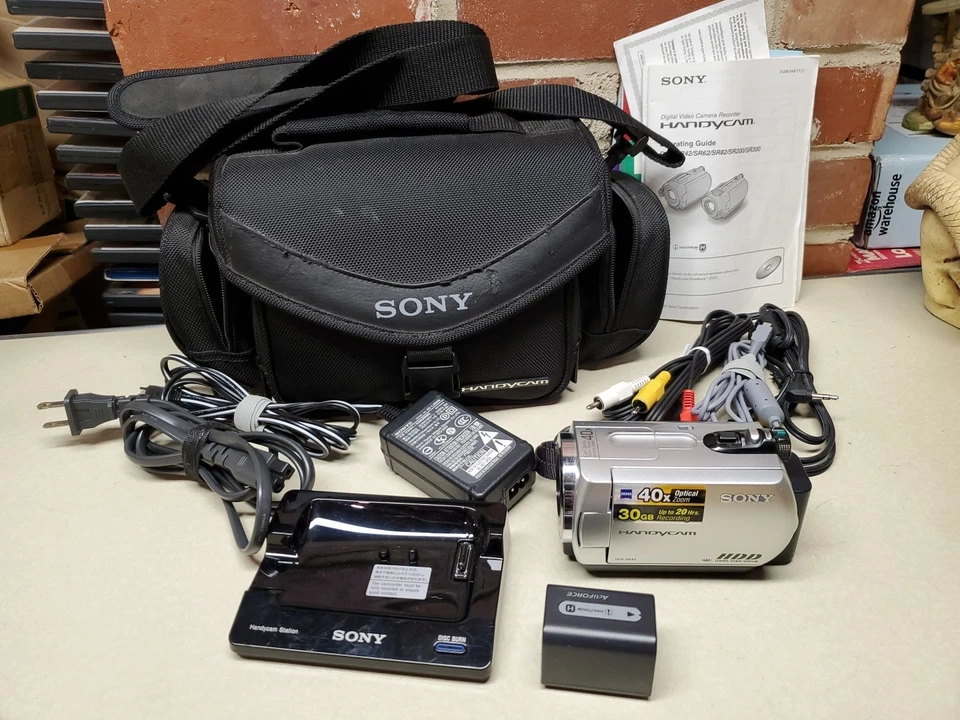 Sony Handycam DCR SR42 Camcorder 40x Optical Zoom 30GB HDD Bundle Tested Works - Image 1 of 4