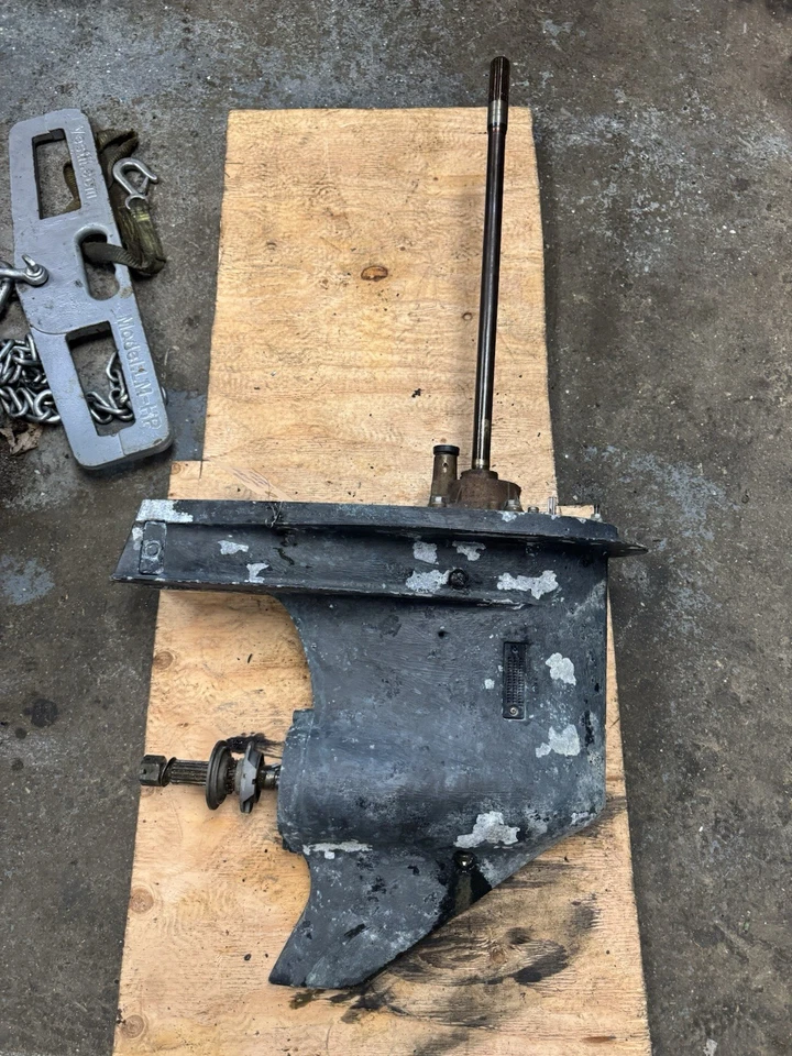 Suzuki DF140 140hp outboard 25” lower unit 1999-2009 Gearcase DF115  4 Stroke - Image 1 of 4