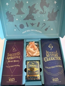 Disney D23 Magic & Mystery Gold Member Set da Collezione Stregoni Topolino/Geni - Foto 1 di 24
