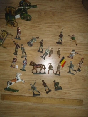 FIBRA ALEMANA PRE-GUERRA MUNDIAL SEGUNDA, SOLDADOS Y OTROS, CON CASON, CAÑÓN, Foto 1 de 4