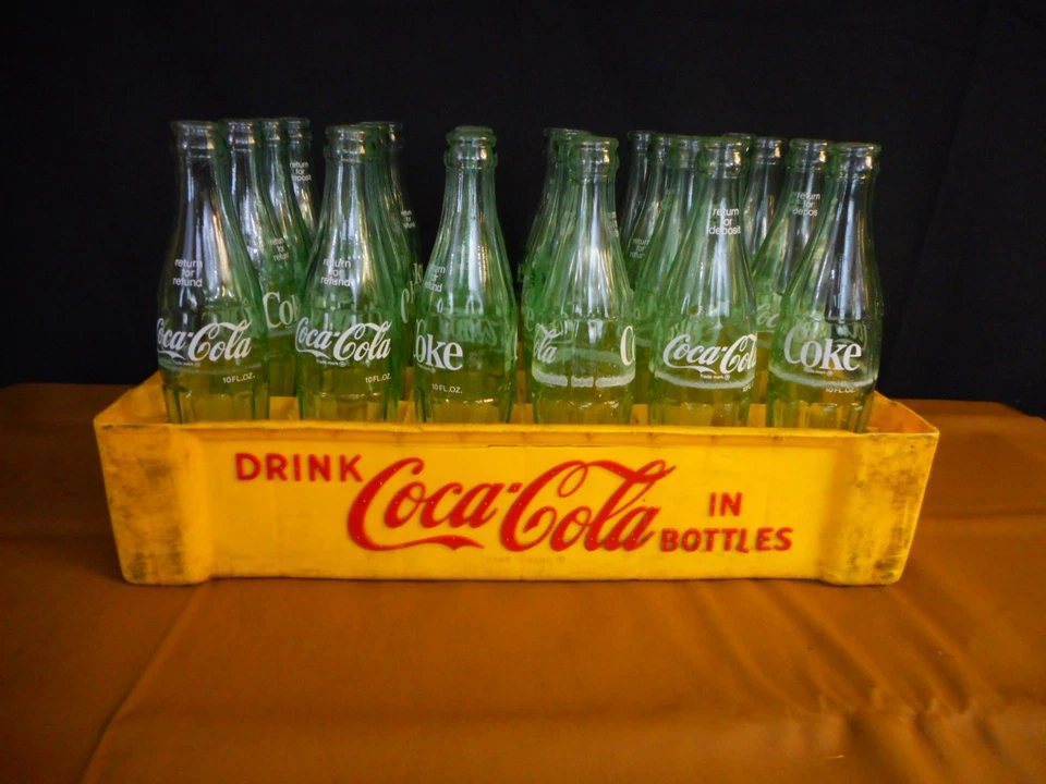 CAJA PORTADORA DE REFRESCOS DE PLÁSTICO VINTAGE COCA COLA con botellas de 10 oz AMARILLO  Foto 1 de 1