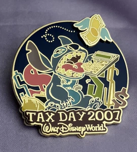 Prendedor Disney WDW STITCH Tax Day 2007 LE 2000 53578 - Imagen 1 de 3