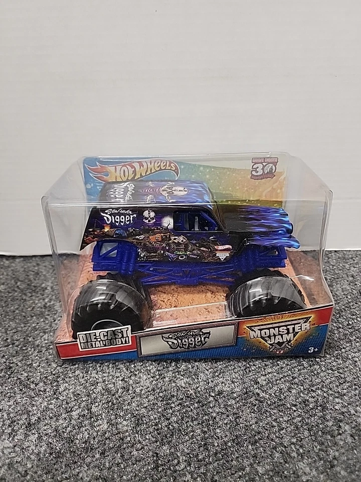 Hot Wheels Monster Jam Superman 1:24 Diecast Truck