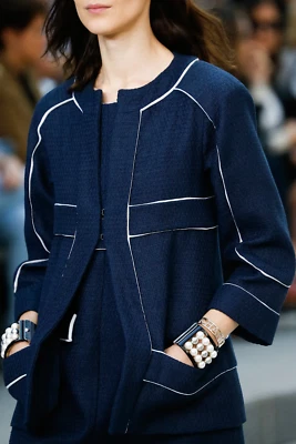 CHANEL 15P NAVY TWEED CC LOGO DECORATIVE TRIM JACKET BLAZER FR38 US6 - Image 1 of 4