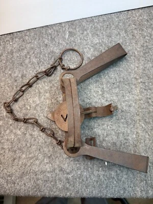 Vintage Oneida Victor No 3 steel trap Animal Trap Co Made In USA Lititz, Pa. - Image 1 of 4