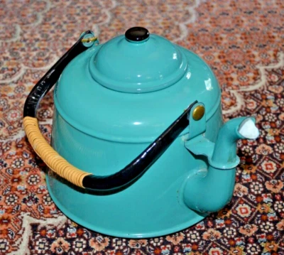 Vtg Enamel on Steel 8 cup Tea Kettle, Pretty Turquoise or Robin Egg Blue Color - Image 1 of 4
