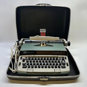 Smith Corona Electra 220 Electric Typewriter w/ Original Case VERY NICE! - Picture 1 of 15