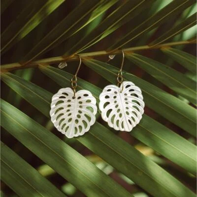 Damen Ohrringe Gold vergoldet Perlmutt Weiss 24Karat Glücksbringer Blatt O6249D - Bild 1 von 4