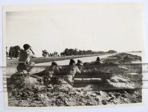 SUEZ CRISIS 1956 Press Photo, TERRY FINCHER Keystone, Paratroopers Dug In. - Picture 1 of 2