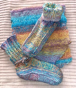 Set Socken 39/40 und Schal Regenbogenfarbe Frühling Ostern Selbstgestrickt - Bild 1 von 8