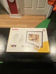 Kodak EasyShare P720 Digital Picture Frame 7" with Quick Touch Border - Picture 1 of 8