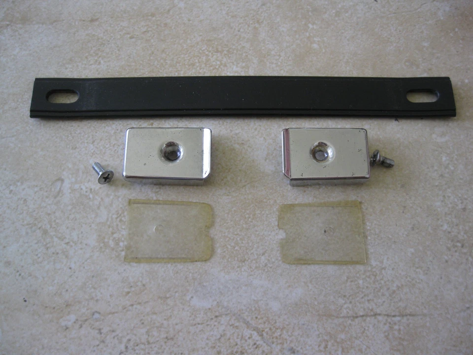 Icom IC-751 IC-751A Maniglia di trasporto laterale con ferramenta in buone condizioni - Immagine 1 di 1