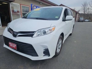 2020 Toyota Sienna LE - Picture 1 of 18