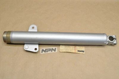 Tubo de horquilla exterior lado derecho plateado Yamaha HT1 LT2 LT3 276-23136-50-35 NUEVO DE STOCK Foto 1 de 4