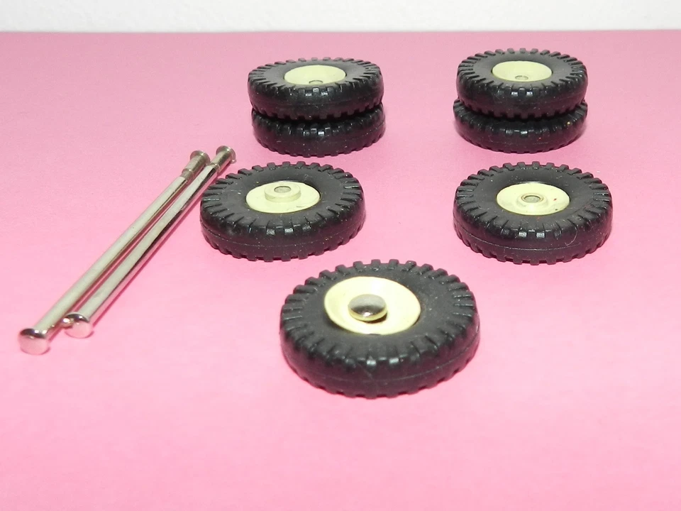 Dinky 588 Berliet GAK brasseur kronenbourg limonade lot de roues beiges et pneus - Photo 1/1