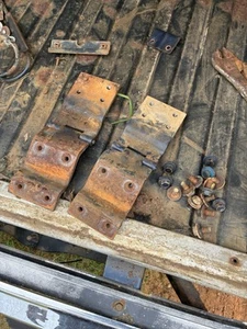 JUEGO BISAGRAS PUERTA TRASERA CHEVY GMC K5 BLAZER JIMMY 1973-1991 - Imagen 1 de 9