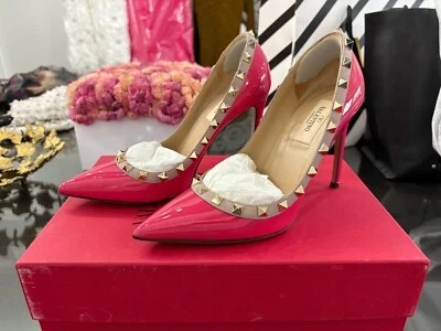 Bomba Valentino Rockstud 100 charol en caja original con bolsa para el polvo Foto 1 de 4