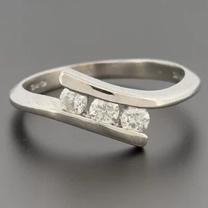 18ct White Gold Diamond Three Stone Ring Size M Hallmarked - Picture 1 of 9
