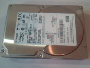 Festplatte SCSI Seagate Cheetah ST318406LC A-01-0301-1 9U3001-044 8A03 - Bild 1 von 5