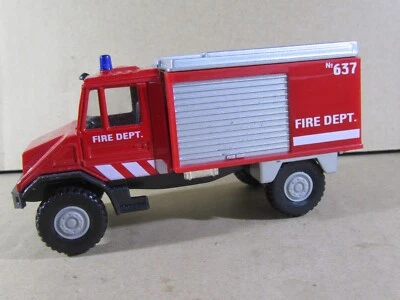 183W WELLY 9618 China Mercedes Unimog 408 Fire Dept 637 Truck Of Firefighters - Image 1 of 4