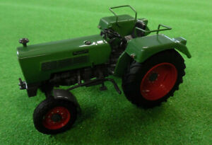 Model Tractor FENDT Farmer 105 S 1/32nd Scale By Universal Hobbies