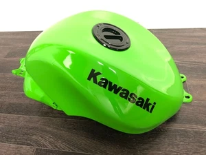 Ninja Kawasaki zx10 zx 10 zx10r fairing fairings body gas fuel tank 04 05 - Picture 1 of 5