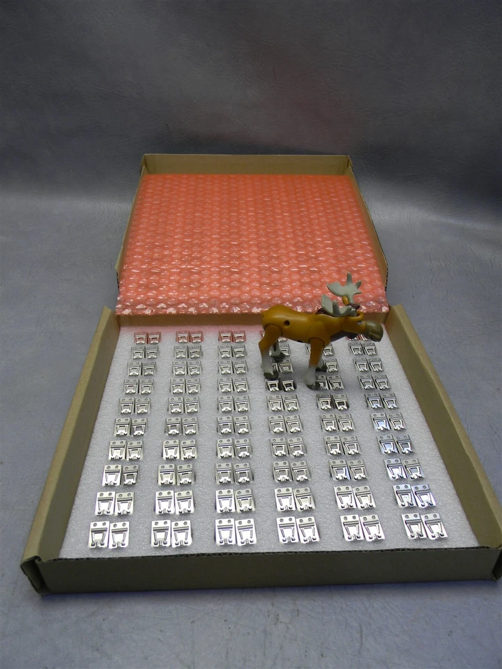 Amphenol LUSB-A111-00 Conectores USB 2.0 Bloqueables USB-A Caja de 120 Foto 1 de 4